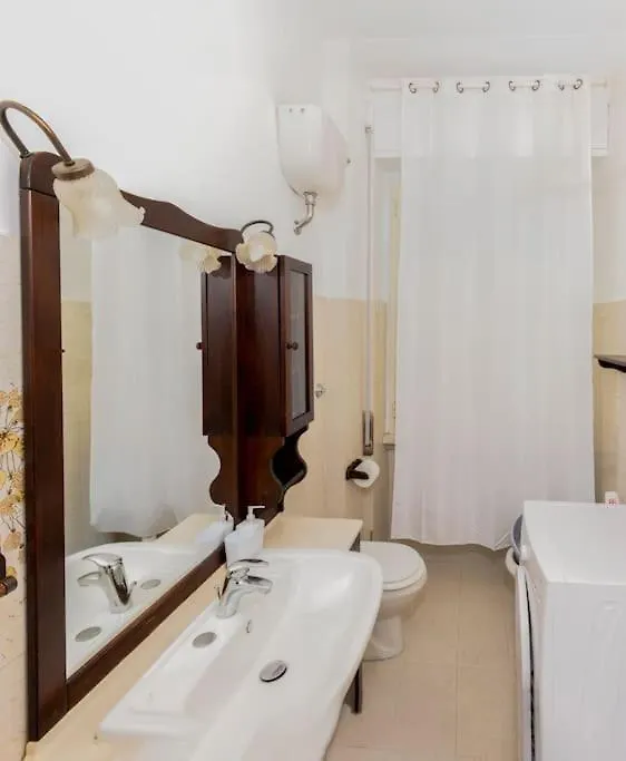 Minimal House Apartment Rome 0*,  Italy